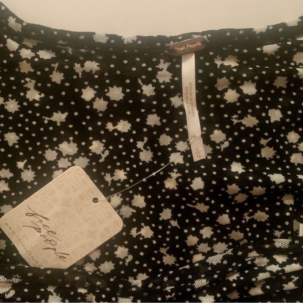 Free People Black Floral Women's Top - NWT Size L - Picture 4 of 8